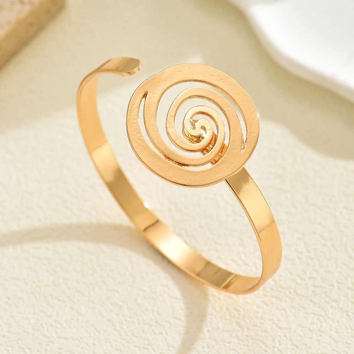 Geometric Spiral High-End Alloy Bracelet