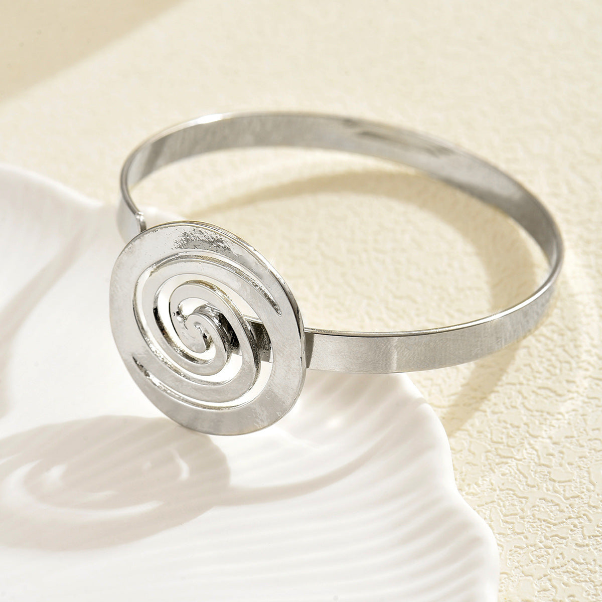 Geometric Spiral High-End Alloy Bracelet